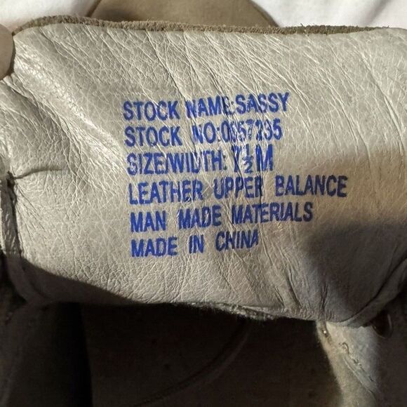 Bass “Sassy” Beige Suede & Leather Women’s Shoes Size 7.5 Work Wear Minimalist - Picture 5 of 7